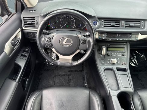 Used 2016 Lexus CT 200h w/ Seat Comfort Package FWD image 30