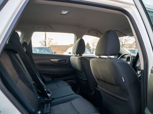 Used 2019 Nissan Rogue SV image 13