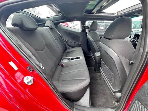 Used 2017 Hyundai Veloster Value Edition FWD image 12