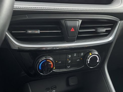 Used 2024 Buick Encore GX Sport Touring image 19