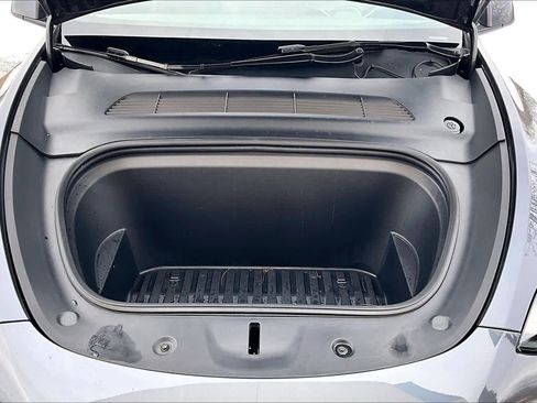 Used 2022 Tesla Model Y Long Range image 29