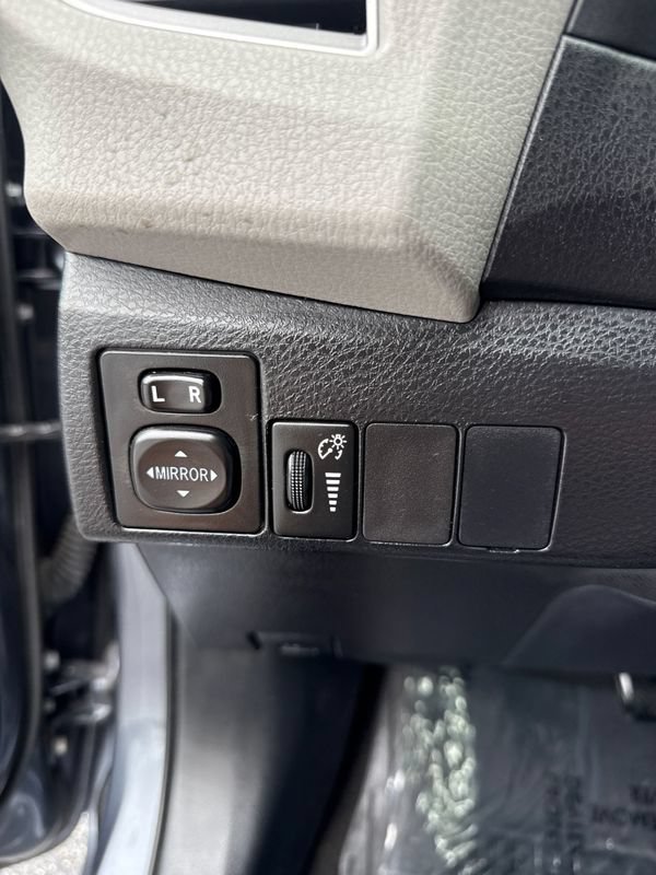 Used 2015 Toyota Corolla LE FWD image 17