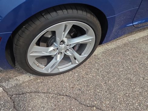 Used 2020 Chevrolet Camaro SS RWD image 4