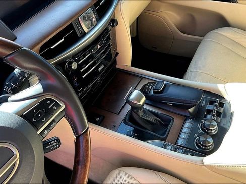 Used 2018 Lexus LX 570 4WD image 16