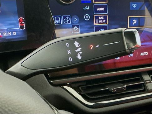 Used 2025 Chevrolet Equinox EV RS FWD image 25