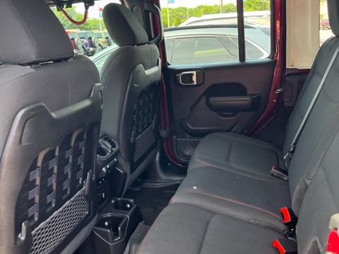 Used 2022 Jeep Wrangler Unlimited Rubicon w/ LED Lighting Group AWD/4WD image 6