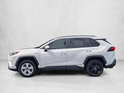 Used 2020 Toyota RAV4 XLE AWD/4WD image 9