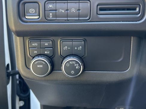 Certified 2024 Chevrolet Suburban LT AWD/4WD image 9