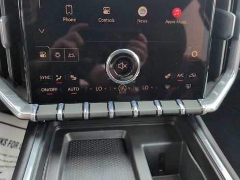 Used 2026 GMC Acadia Elevation w/ Elevation Premium Package FWD image 18