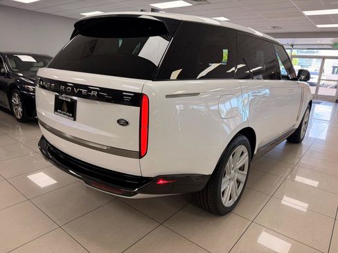 Used 2023 Land Rover Range Rover Long Wheelbase SE AWD/4WD image 2