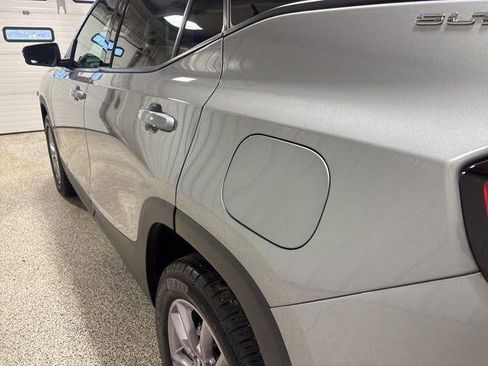 Used 2023 GMC Terrain SLT image 11