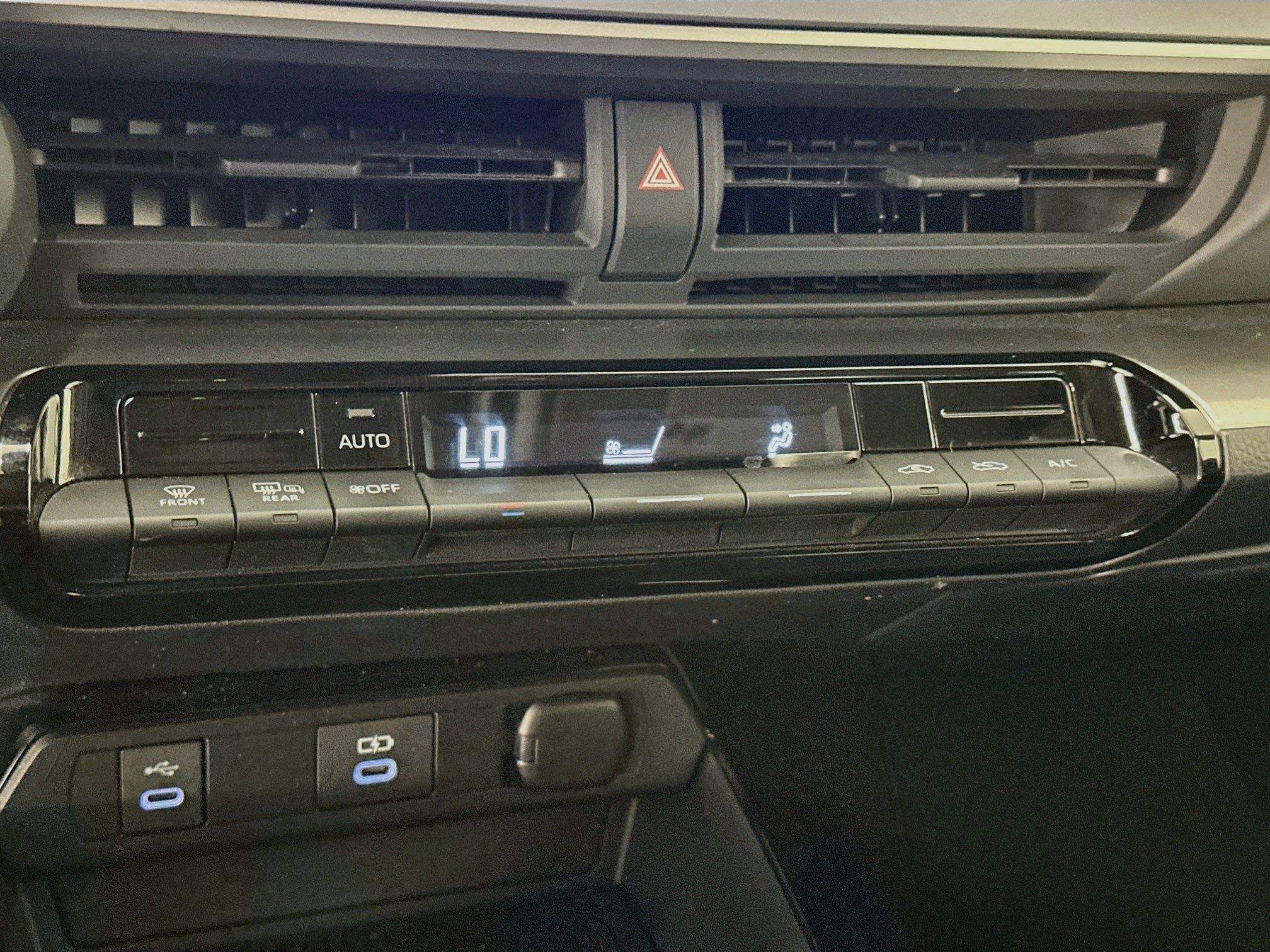 Used 2025 Toyota Prius LE FWD image 24