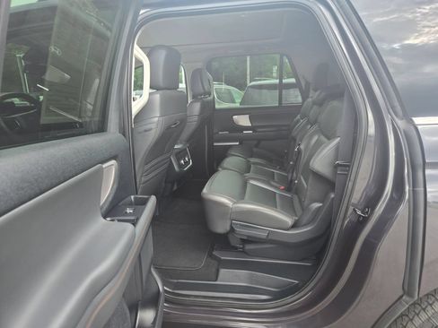 Used 2025 Ford Expedition Max Active AWD/4WD image 8