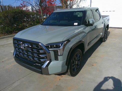 Used 2024 Toyota Tundra Platinum image 5