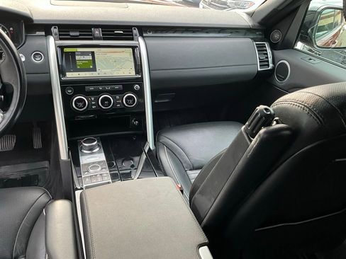 Used 2018 Land Rover Discovery HSE image 30