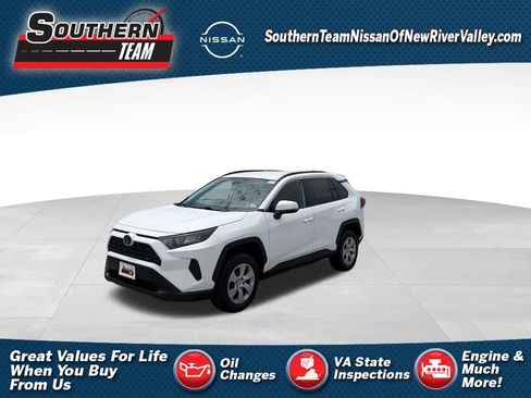 Used 2020 Toyota RAV4 LE FWD image 1