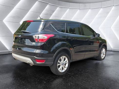 Used 2017 Ford Escape SE w/ SE Cold Weather Package FWD image 5