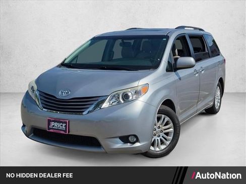 Used 2015 Toyota Sienna XLE FWD image 1