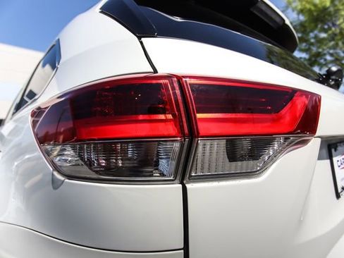 Used 2017 Toyota Highlander Limited w/ Carpet Mat Package image 43