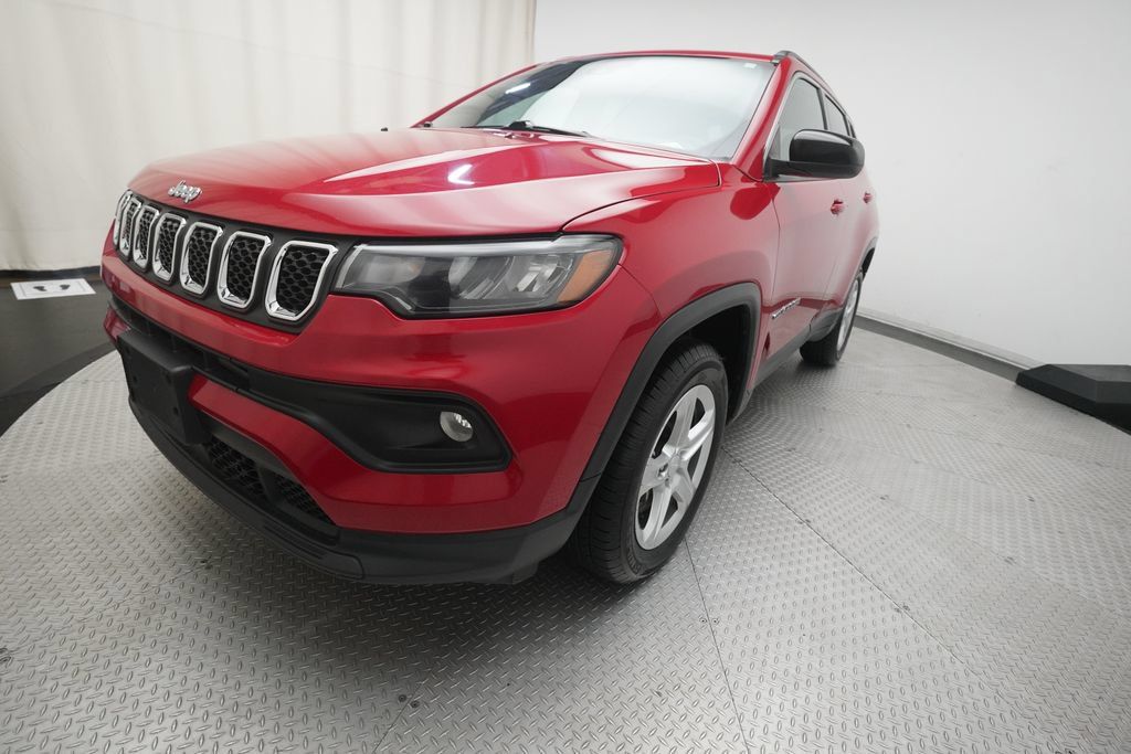 Used 2024 Jeep Compass Latitude AWD/4WD image 12