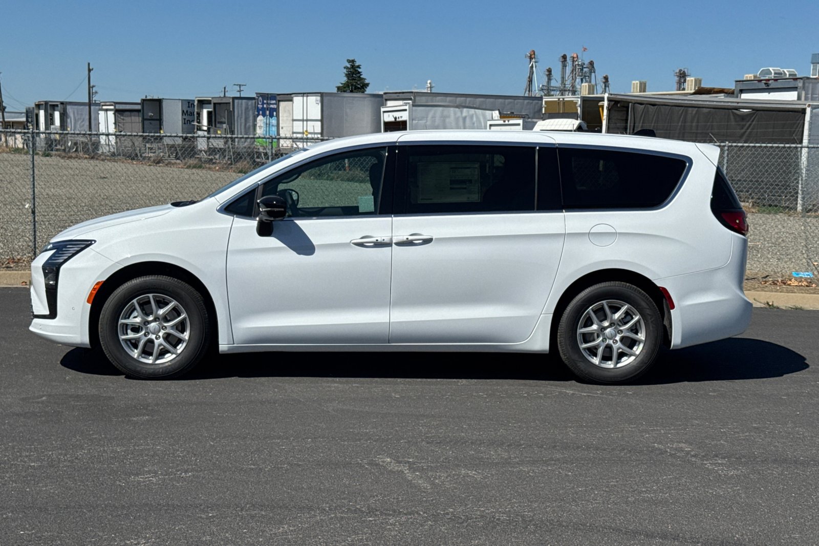 New 2027 Chrysler Pacifica Select FWD image 6