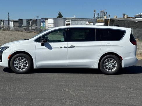 New 2027 Chrysler Pacifica Select FWD image 6