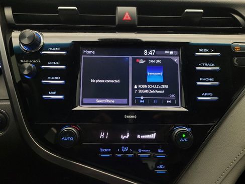 Used 2020 Toyota Camry SE image 25