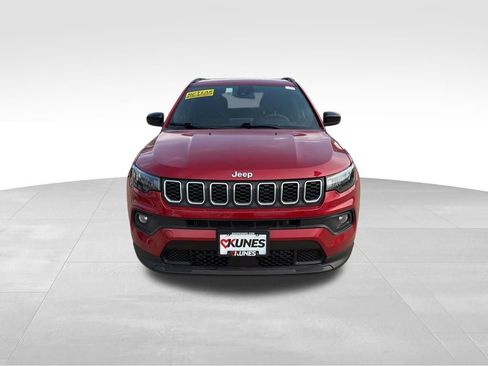 Used 2025 Jeep Compass Latitude image 4