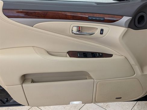 Used 2014 Lexus LS 460 AWD image 15