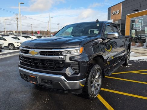 Used 2022 Chevrolet Silverado 1500 LT image 3