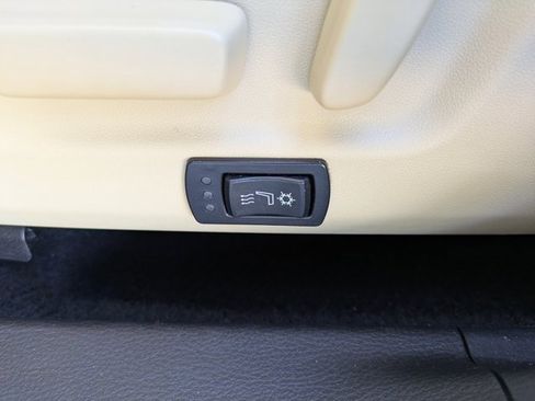 Used 2019 Toyota Highlander XLE image 24