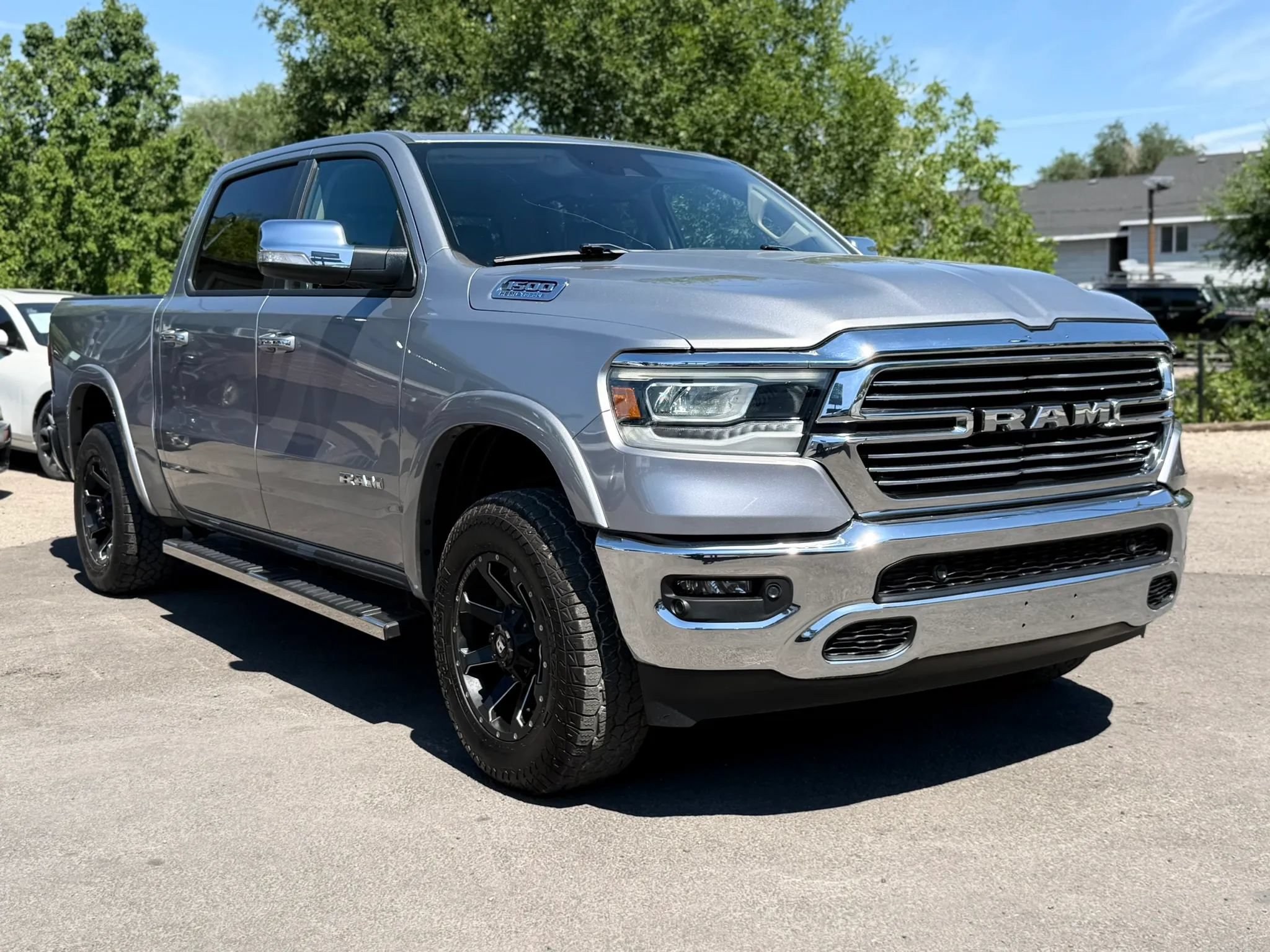 Used 2021 RAM 1500 Laramie AWD/4WD image 1
