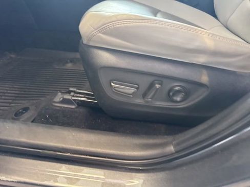 Used 2022 Toyota RAV4 XLE Premium image 7