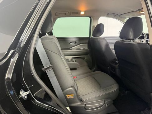 Used 2025 Nissan Pathfinder SV FWD image 27