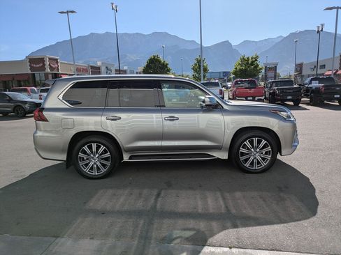 Used 2016 Lexus LX 570 4WD w/ Luxury Package image 2