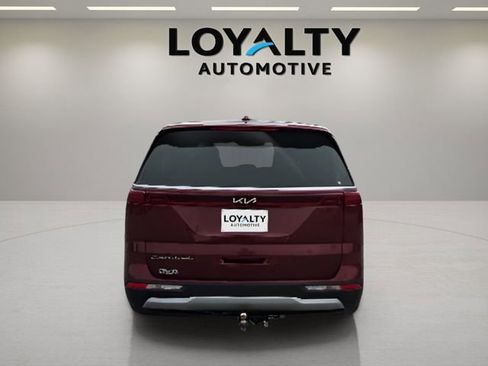 Used 2022 Kia Carnival EX FWD image 4