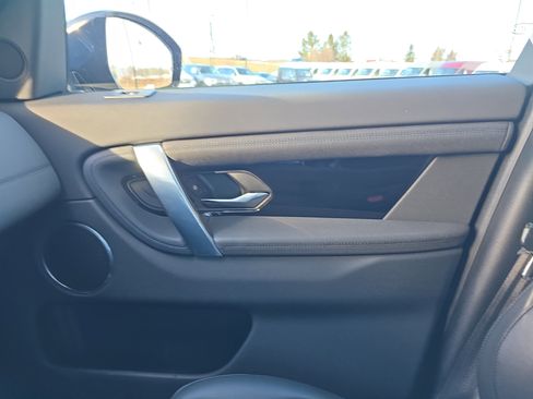 Used 2023 Land Rover Discovery Sport S image 25