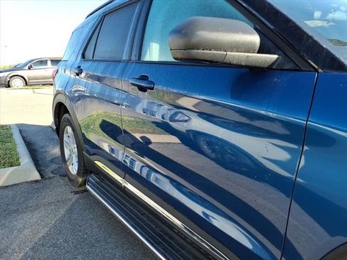 Used 2023 Ford Explorer XLT AWD/4WD image 5