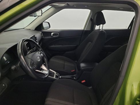 Used 2024 Hyundai Venue SEL FWD image 17
