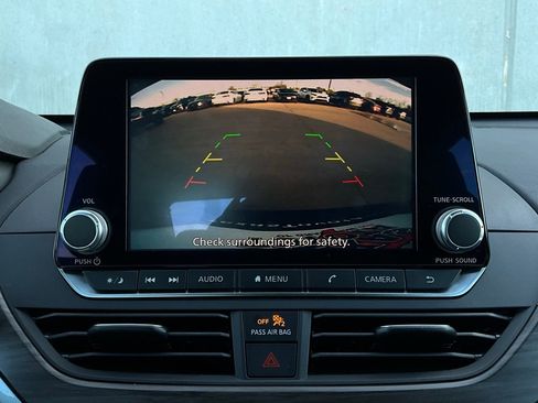 Used 2025 Nissan Altima 2.5 SV image 30