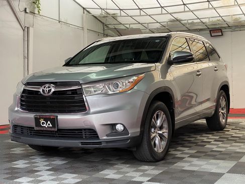 Used 2015 Toyota Highlander XLE AWD/4WD image 3