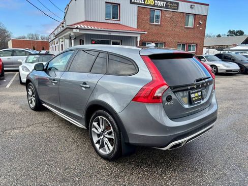 Used 2018 Volvo V60 T5 Cross Country w/ Convenience Package image 8