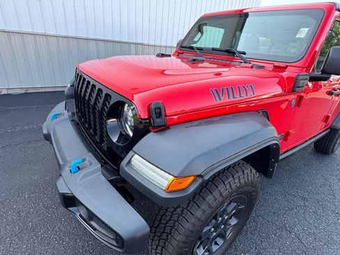 Used 2023 Jeep Wrangler Unlimited w/ Cold Weather Group AWD/4WD image 32