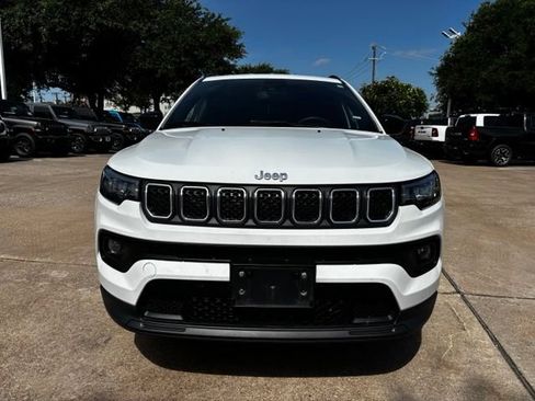 Certified 2024 Jeep Compass Latitude AWD/4WD image 2