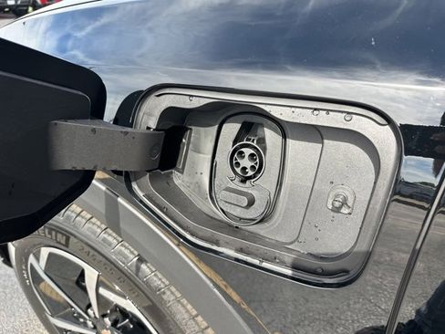 New 2026 Chevrolet Equinox EV LT image 40