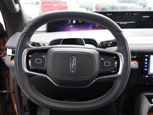 Used 2025 Lincoln Navigator Black Label AWD/4WD image 19