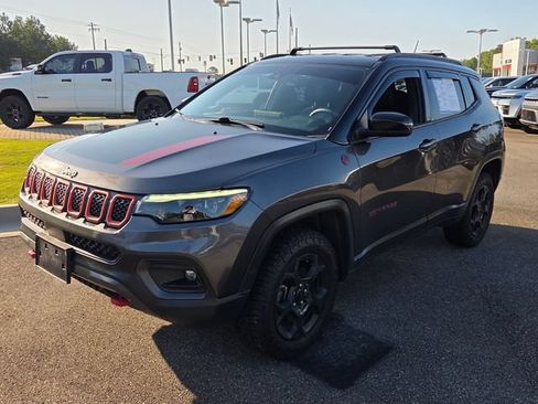 Used 2023 Jeep Compass Trailhawk w/ Trailhawk Elite Group AWD/4WD image 3