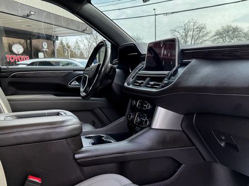 Used 2022 Chevrolet Suburban Z71 w/ Luxury Package image 16