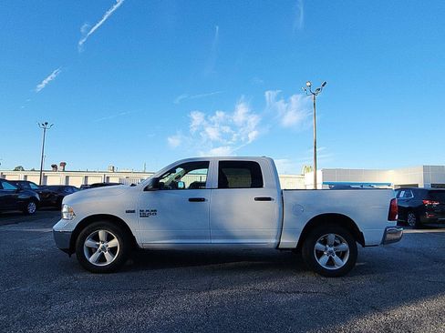 Used 2022 RAM 1500 Classic SLT image 2