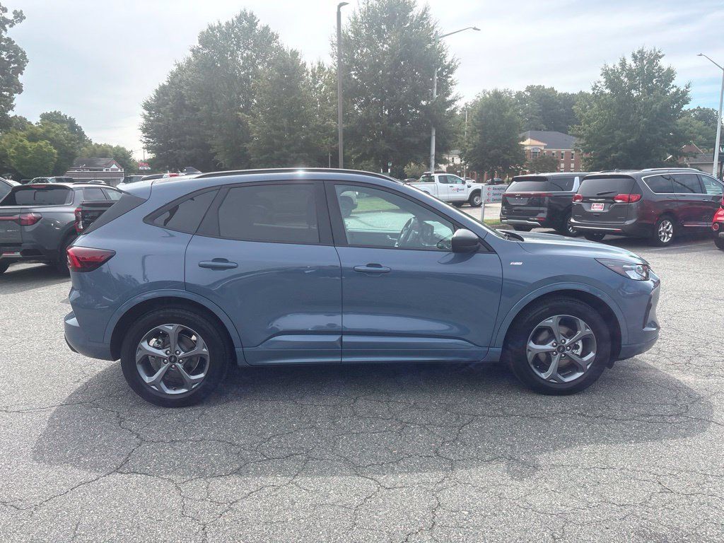 Used 2024 Ford Escape ST-Line w/ Tech Pack #1 FWD image 13